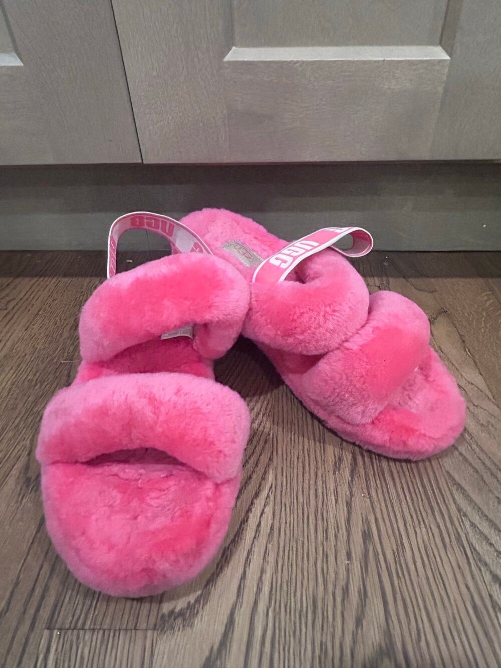 UGG Oh Yeah Pink Fluff Slide Slippers Double Strap Sheepskin Sandals Womens Sz 8